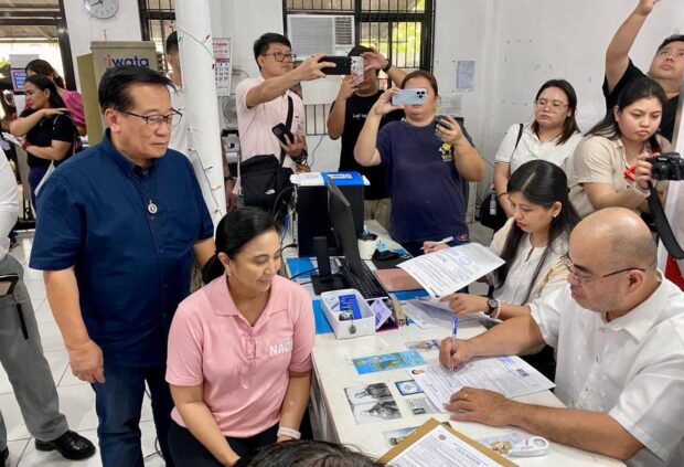 Leni Robredo Files Coc For Naga City Mayor Inquirer Net