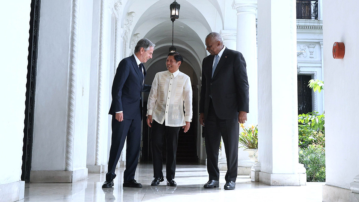 ‘OPEN COMMUNICATION’ President Marcos welcomes US Secretary of State Antony Blinken and Secretary of Defense Lloyd Austin III to Malacañang upon their arrival in Manila for the 4th Philippines-US Foreign and Defense Ministerial Dialogue or the 2+2 meeting, as this gathering is also called. —MARIANNE BERMUDEZ