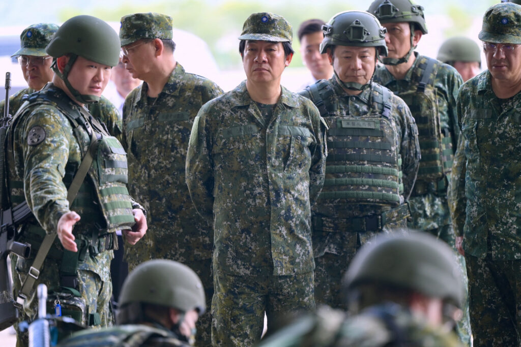 Taiwan's President Lai Ching-te (C) watches a simulated mass casualty rescue excercise at an airforce base during an inspection of the troops as part of Taiwan's annual Han Kuang military drills in Hualien on July 23, 2024. - Taiwanese President Lai Ching-te is set to deliver a key speech on October 10 as part of the self-ruled island's National Day celebrations. (Photo by Sam Yeh / AFP)