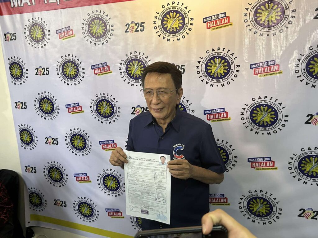 Former Quezon City 1st District Representative Vincent “Bingbong” Crisologo files his certificate of candidacy for the same position on Saturday, October 5, 2025. He is running under the Partido Federal ng Pilipinas. 