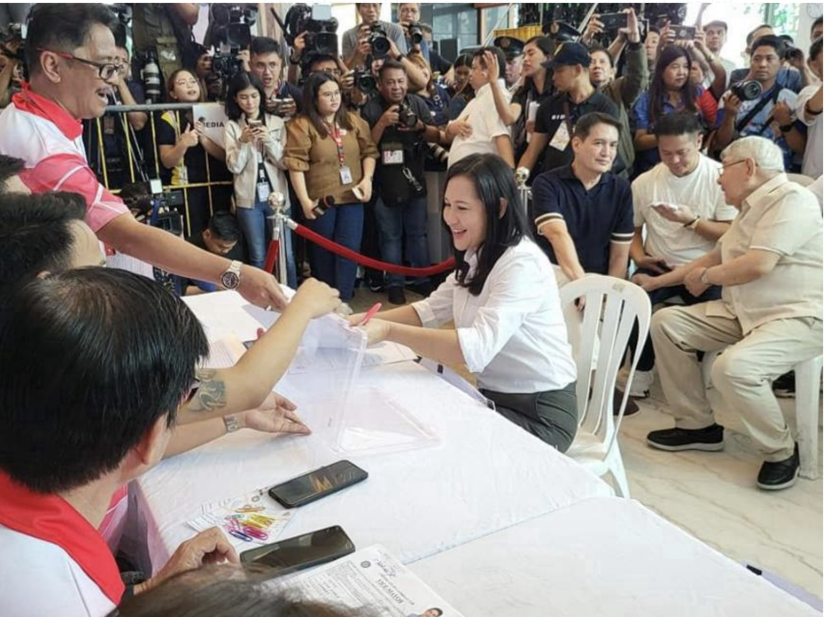 Mayor Joy Belmonte formally submits her COC to Comelec