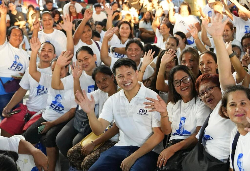 Brian Poe-Llamanzares with FPJ Panday Bayanihan Quezon City Brgy coordinators