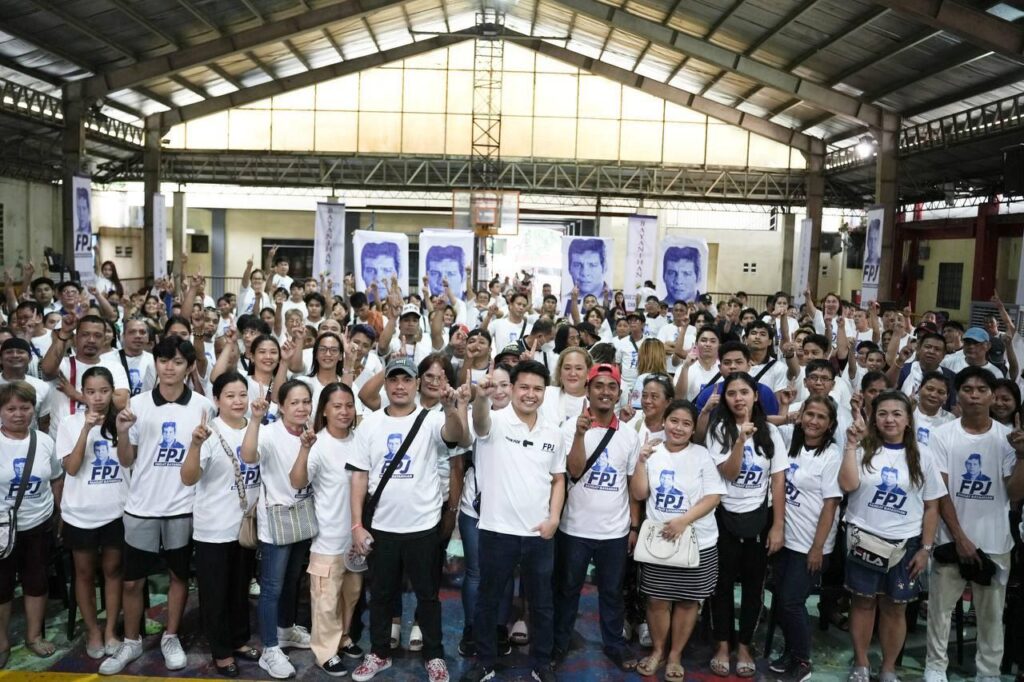 Brian Poe-Llamanzares with FPJ Panday Bayanihan Quezon City Brgy coordinators