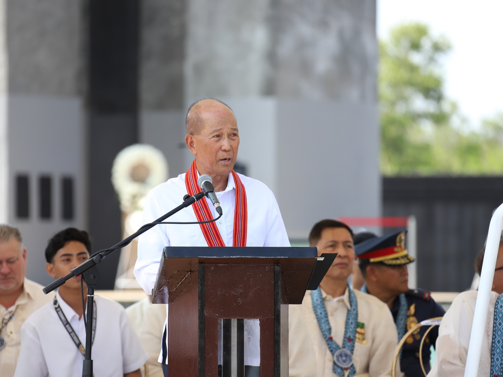 Former Defense Secretary Delfin Lorenzana withdrew his certificate of candidacy (COC) for senator in the 2025 elections, the Commission on Elections (Comelec) said on Tuesday.