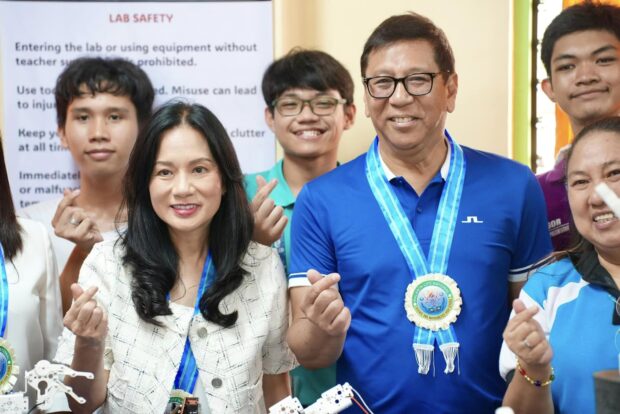 Incumbent Mayor Jeannie Sandoval filed her COC as reelectionist last October 3, while her husband, former Malabon representative Federico "Ricky" Sandoval II, filed his COC last October 2 to seek a position at the Congress anew. (Photo courtesy of Federico "Ricky" Sandoval II Facebook)