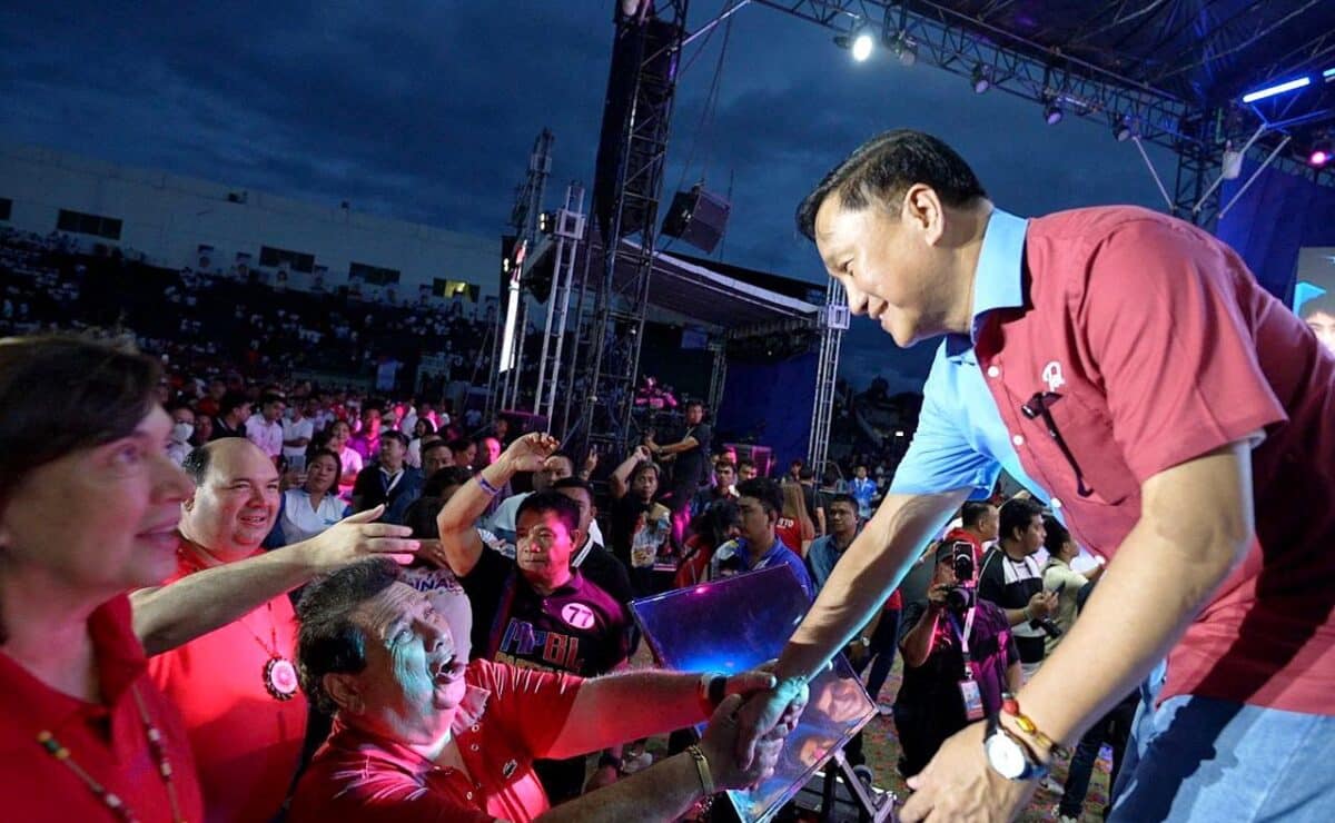 Ang Reelectionist na si Senator Francis 'Tol' Tolentino ay nanumpa na itulak ang mga susog sa Philippine Fisheries Code (RA 8550) upang maibalik ang proteksyon para sa marginal na mangingisda, kabilang ang mga asul na tagagawa ng crab ng Negros Occidental, sa munisipal na tubig ng bansa.