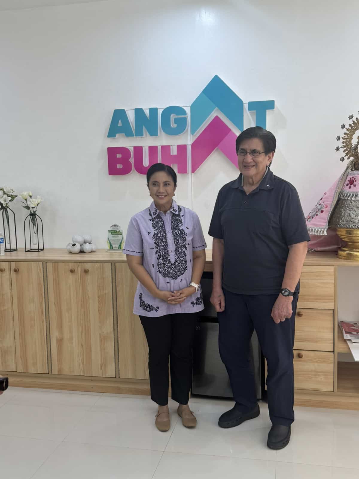 Former senator Honasan visits ex-VP Robredo in Bicol